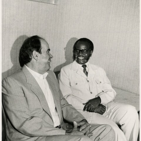 Georges Marchais et Oliver Tambo (Président en exil de l'ANC) 1986