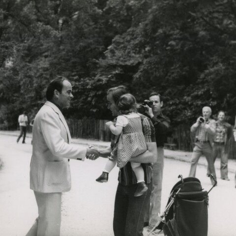 Georges Marchais dans le parc des buttes chaumont - 1979